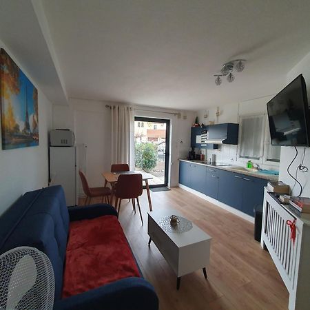 Studio Equipe Et Meuble St Cyprien Saint-Cyprien  Esterno foto