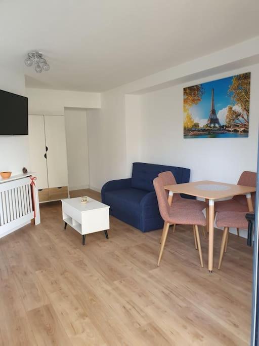 Studio Equipe Et Meuble St Cyprien Saint-Cyprien  Esterno foto