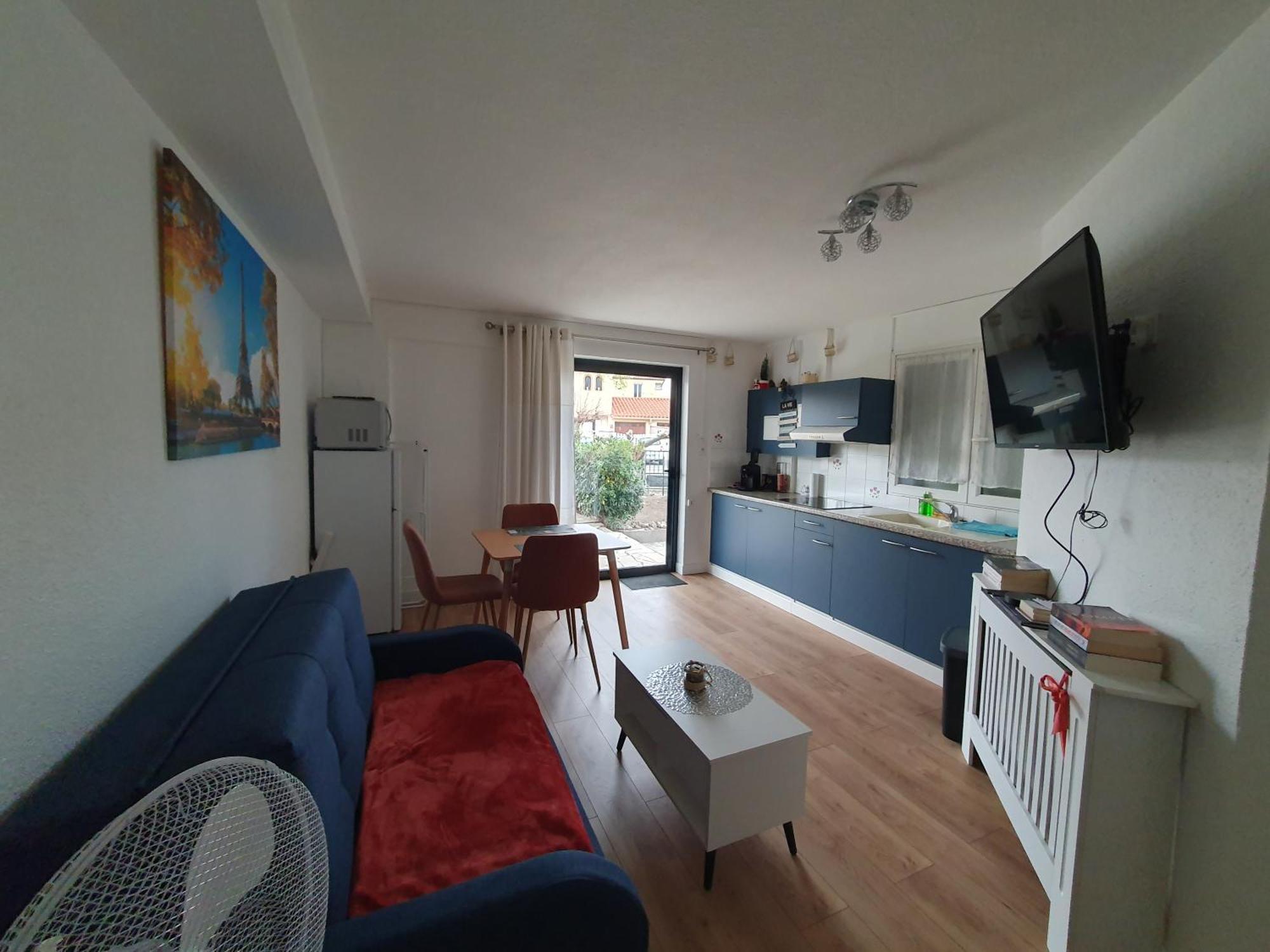 Studio Equipe Et Meuble St Cyprien Saint-Cyprien  Esterno foto